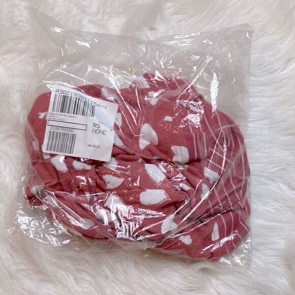 AnyBody Crewneck Printed Hacci Ribbed Trim Pull-over Sweatshirt ROSE/HEART Top - Picture 3 of 4